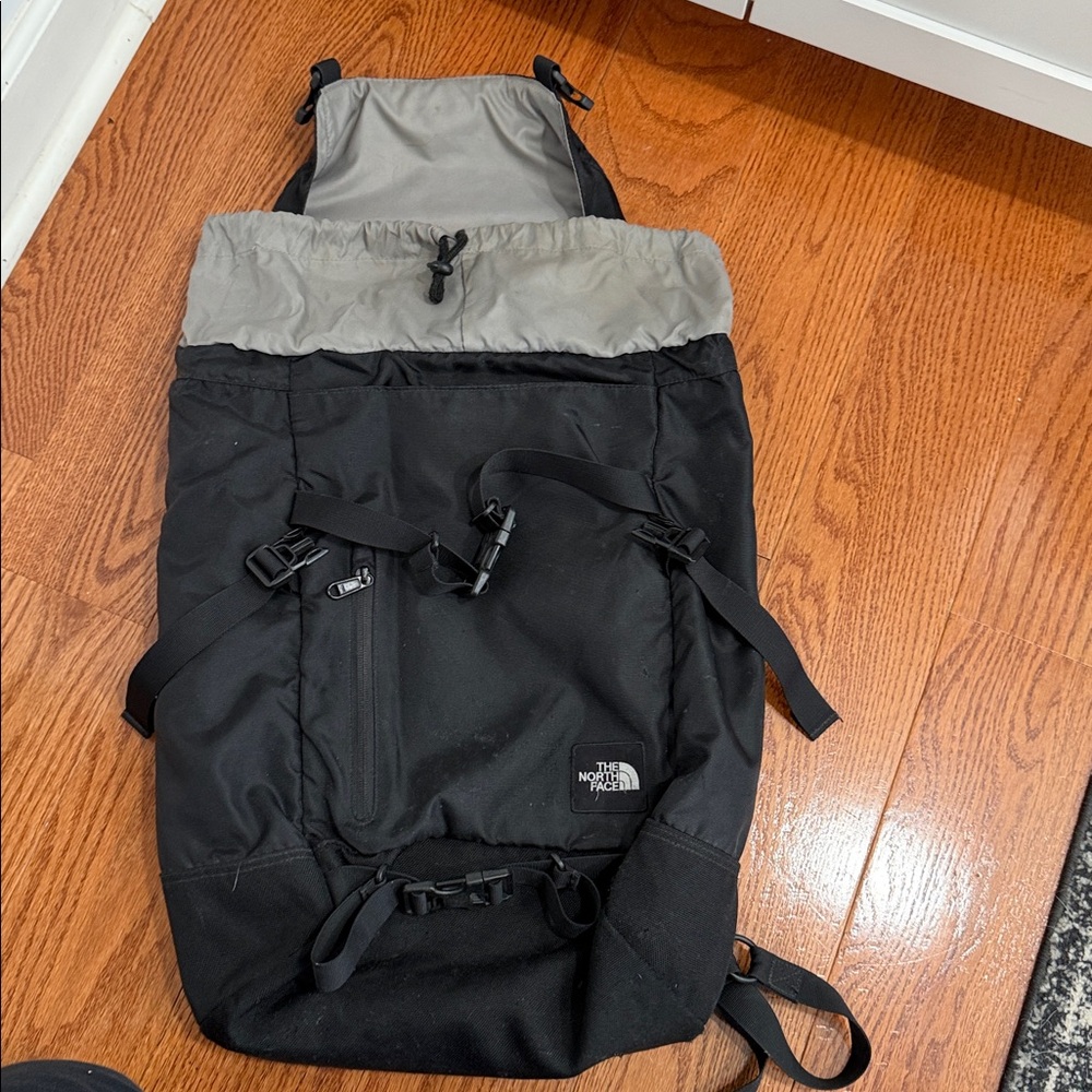The North Face travel laptop Backpack drawstring - Picture 6 of 8